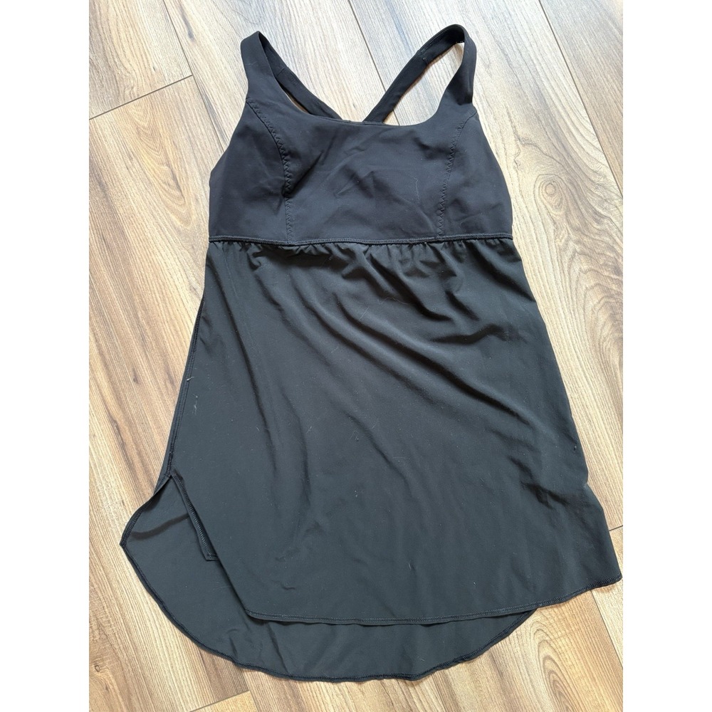 Lululemon Tank Top‎ Womens Size 6 Black 2 in 1 Built In Shelf Bra